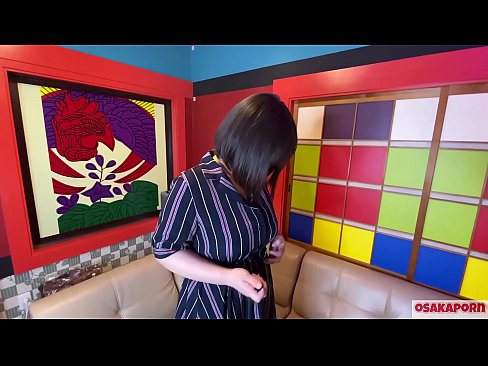 ❤️ Cutie Japanese pẹlu awọn omu nla ṣe baraenisere pẹlu awọn nkan isere ibalopọ ati pe o ni orgasm kan. O sọrọ ninu ifọrọwanilẹnuwo kan nipa iriri onibaje rẹ. Awọn ori omu nla ati obo ti o ni irun ti n kerora. Osaka onihoho si wa ️❤