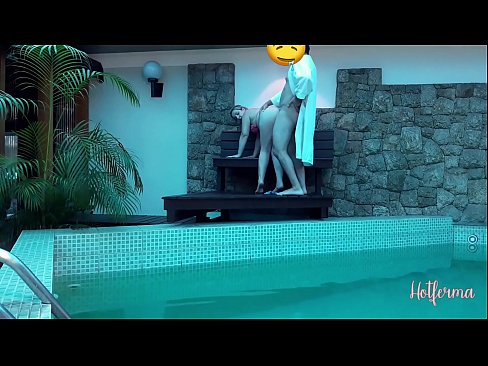 ❤️ Oga pe iranṣẹbinrin si awọn pool, sugbon ko le koju kan gbona si wa ️❤